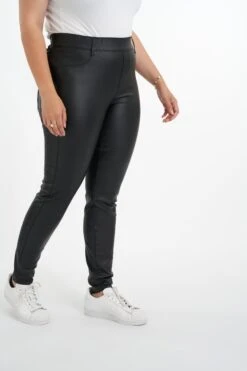 Slim Fit Tregging Poppy - Broek - Black 13 Slim Fit Tregging Poppy - Broek - Black -Ms Mode 1514a573e4bf4839adc473c9af1e528f