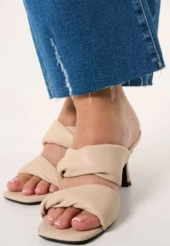 Met Destroyed Details - Bootcut Jeans - Blue 13 Met Destroyed Details - Bootcut Jeans - Blue -Ms Mode 5e1e5ad4155d4f609622b8d6b3e7e88d