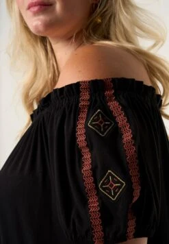 OffshoulderMet Details - Blouse - Black 9 OffshoulderMet Details - Blouse - Black -Ms Mode 929928b42bed4408b8b0c039d26992a7