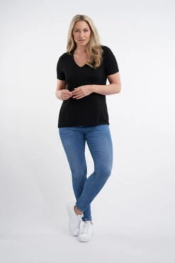 Basic T-shirt Met V-hals 12 Basic T-shirt Met V-hals -Ms Mode E28000012 11