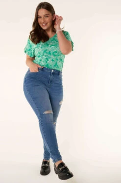 Jeans Met Destroyed Details