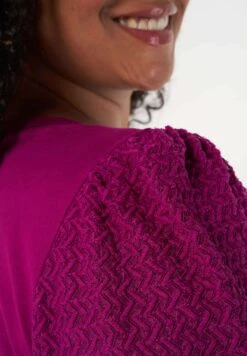 Met Structuur Mouwen - Blouse - Bessen Rood -Ms Mode b87a89ea4af94fc799a8caf640226b42