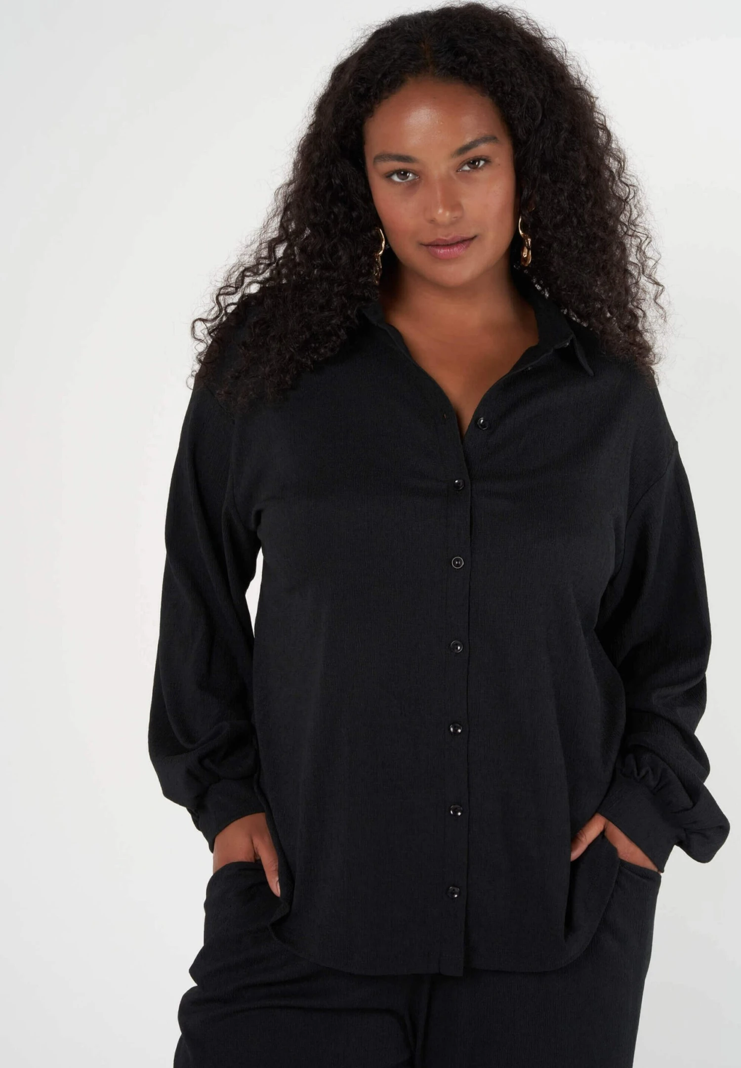 Ruimvallende- Overhemdblouse - Black 3 Ruimvallende- Overhemdblouse - Black