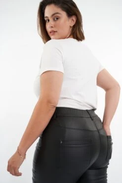 Slim Fit Tregging Poppy - Broek - Black 12 Slim Fit Tregging Poppy - Broek - Black -Ms Mode f4b1ab91f9724f45bae3506609204f5b